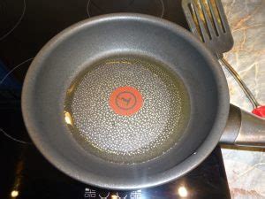 Serpenyő forró olajjal