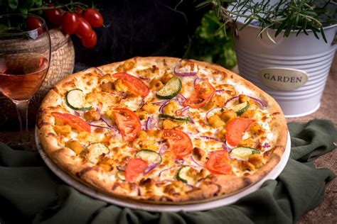 Különböző pizzák felsorakoztatva