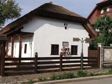 Karcsai Magyarság Háza és az emlékfal