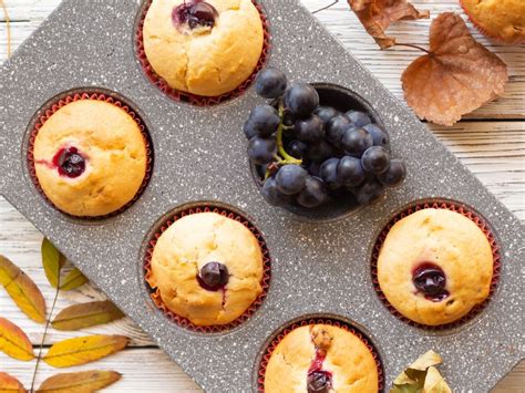 Gyümölcsös muffinok friss bogyós gyümölcsökkel