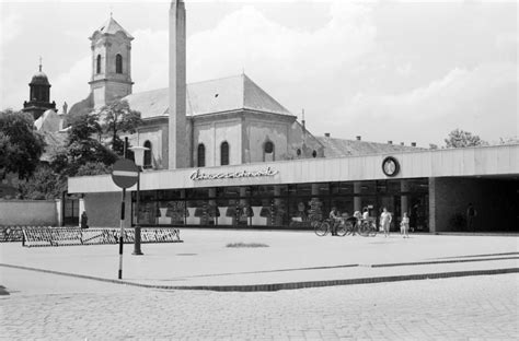 Piaccsarnok Kecskeméten a Horváth Cirill téren, 1966