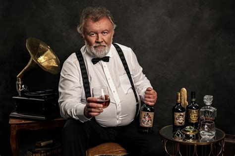 kulcsok és alkoholos ital üveg