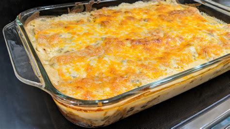 Tűzálló tálban előkészített csirkemell