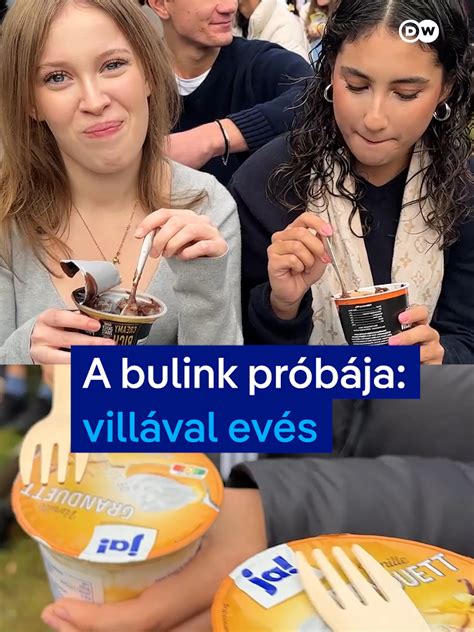 fiatalok társasági összejövetelen, kezükben mocktailokkal