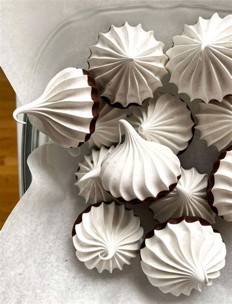 Meringue kussok sütőlapon