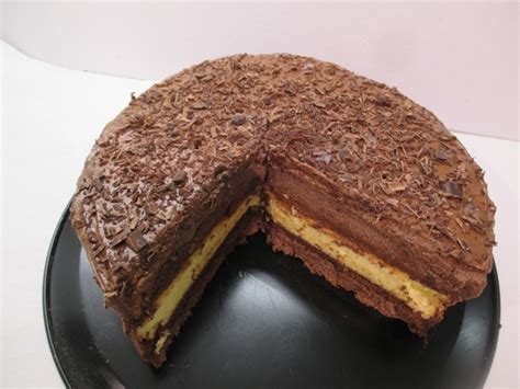 Csokoládé krém tortában