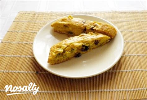 Fehér csokis cantuccini tálalva