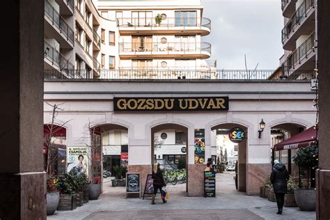 Gozsdu Udvar bejárat