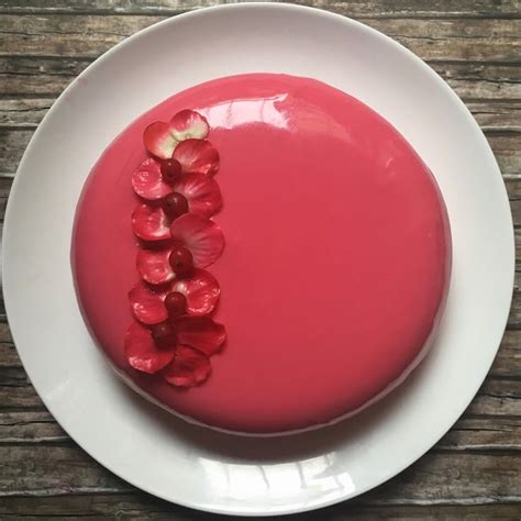 tükörglazúros lila torta szilvás töltelékkel