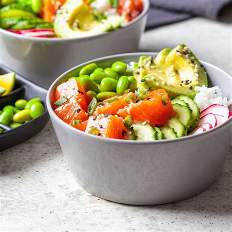 Poké bowl alapanyagokkal