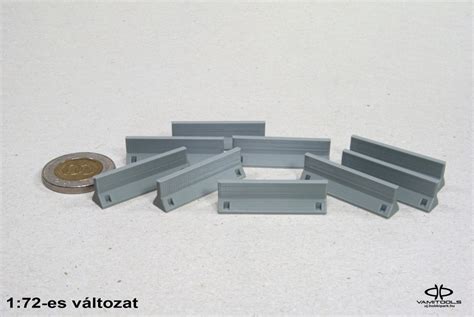 Beton terelő elemekkel elkerített, rendezett kukahely