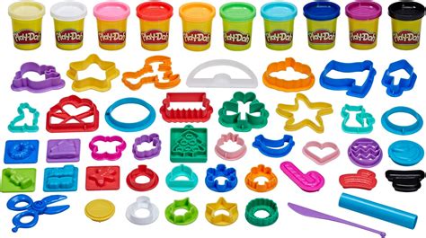 Gyermekek Play-Doh tortát készítenek