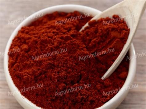 Paprika bogyók és őrölt paprika