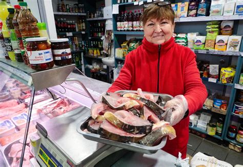 Frissen fogott hal a helyi piacon