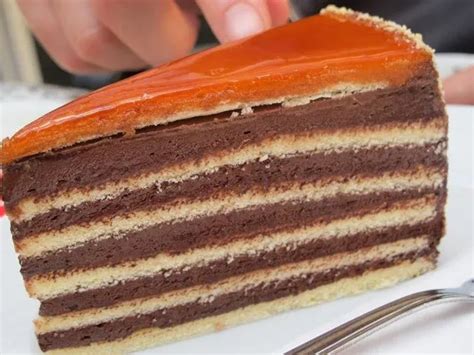 A klasszikus Dobos-torta egy szelete