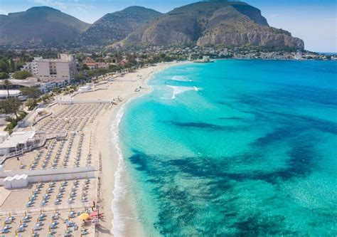 Mondello strand októberben