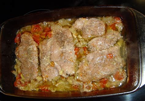 Sertéscomb sütése tepsiben zöldségekkel