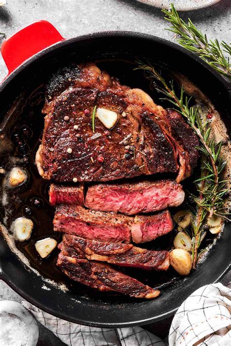 Különböző átsütési fokozatú steak szeletek