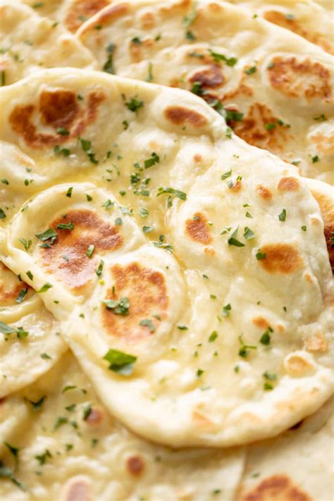 Frissen sült naan kenyér