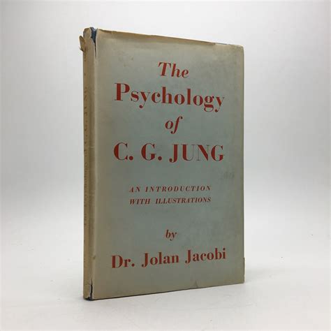 C.G. Jung arcképe könyvekkel a háttérben
