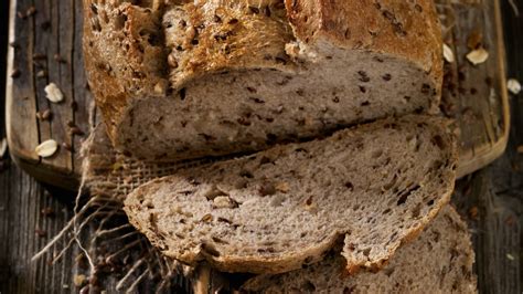 Lenmagos és köleses paleo kenyér szeletek