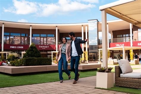 ROS Retail Outlet Shopping logó