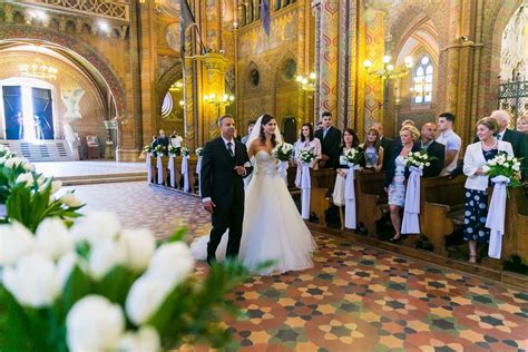Templomi szertartás a kalács megszentelésével