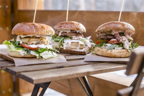 Kalóz Burger belső tér és terasz