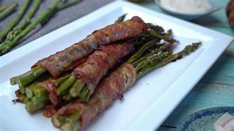 Grillezett zöldségek spárgával és szalonnával