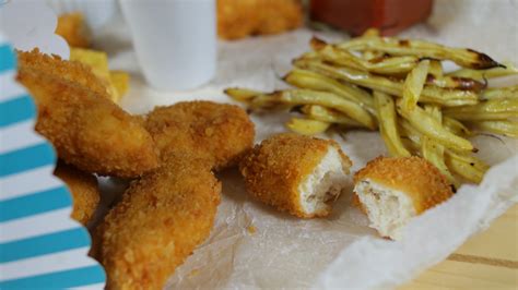 házi csirke nuggets mártogatóssal és sült krumplival