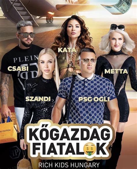 Fiatalok kihívást teljesítenek mobiltelefonnal