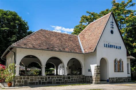 Leányfalu látképe a Dunakanyarból