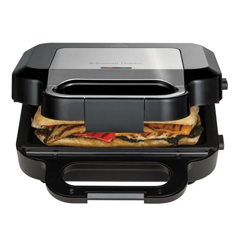Szendvicsek sülnek a Russell Hobbs szendvicssütőben