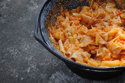 Hagyományos mozsárban készült currypaszta