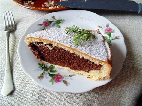 A málnás-fehér csokoládés pite keresztmetszete