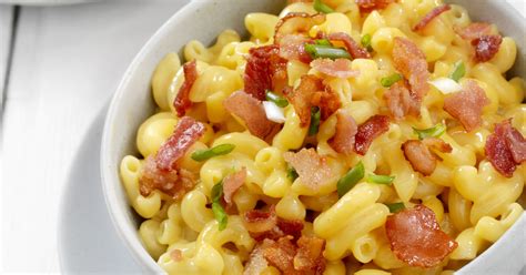 Mac and cheese pirított baconnel