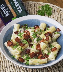 Ropogósra pirított bacon kockák