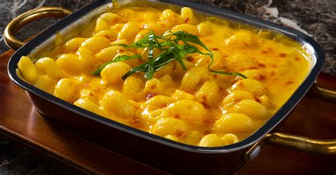 Sütőben sült mac and cheese rétegek