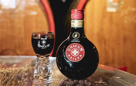Tölgyfahordók az Unicum pincéjében