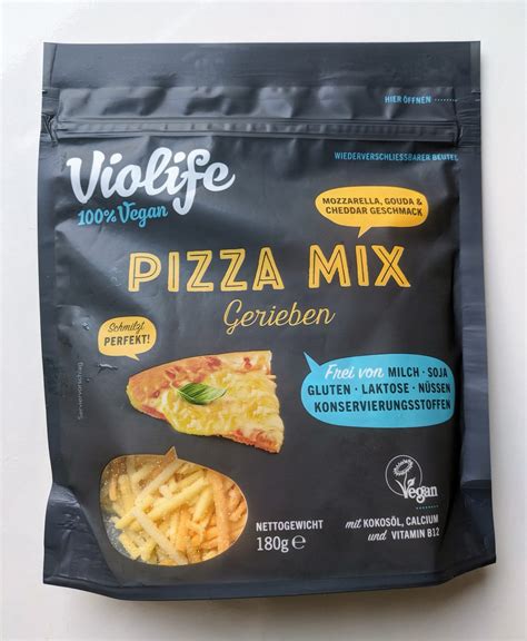 Készült pizza Violife sajttal a tetején