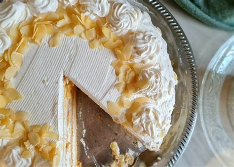Oroszkrémtorta szelet metszete, amin jól látszanak a rétegek