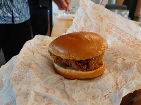 Popeyes csirkés szendvics