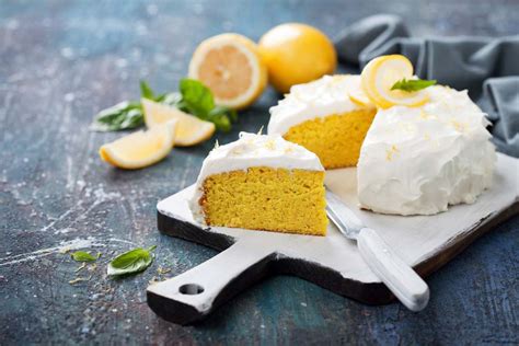 Diabetikus sütemények kínálata egy cukrászdában