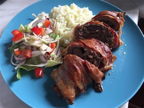 Tálalt sertéstarja chimichurrival és friss salátával