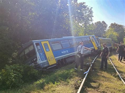 Feri bácsi a főttkukoricás kocsija mellett a Szelidi-tónál