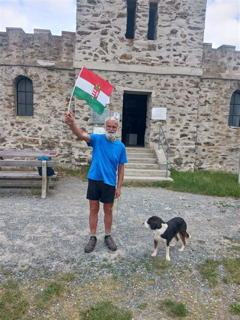 Feri bácsi interjú közben, mosolyogva