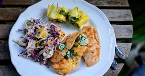 Grillezett húsok és coleslaw