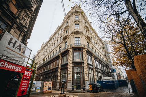 A felújítás alatt álló épület látképe