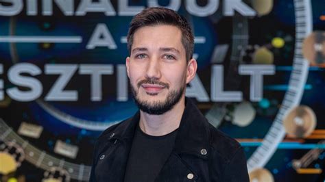 Pál István családja, zenélés közben