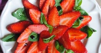 Eper carpaccio balzsamecetes redukcióval